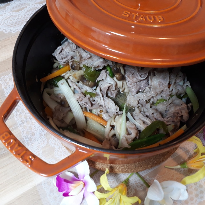 STAUBで野菜とお肉の蒸し焼き☆メインおかず♥